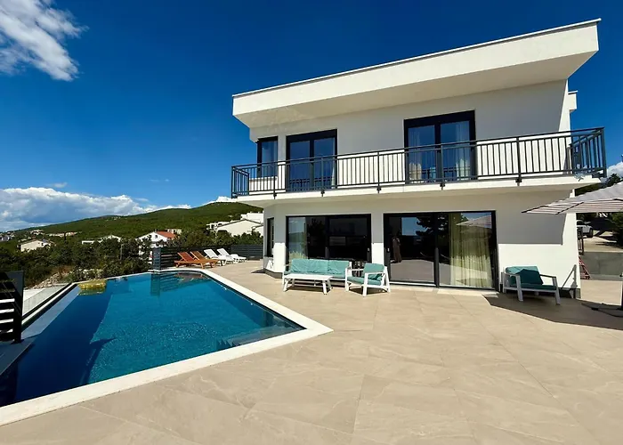 Modern With Swimming Pool And Sea View Case de vacanță