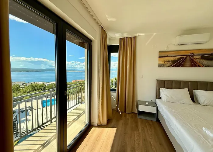 Modern With Swimming Pool And Sea View Case de vacanță Crikvenica