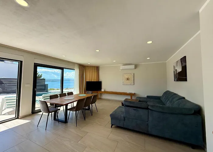 Case de vacanță Modern With Swimming Pool And Sea View