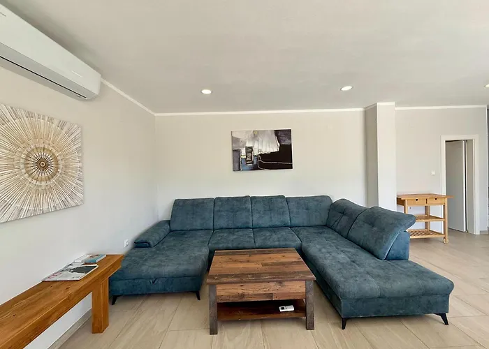 Modern With Swimming Pool And Sea View Case de vacanță