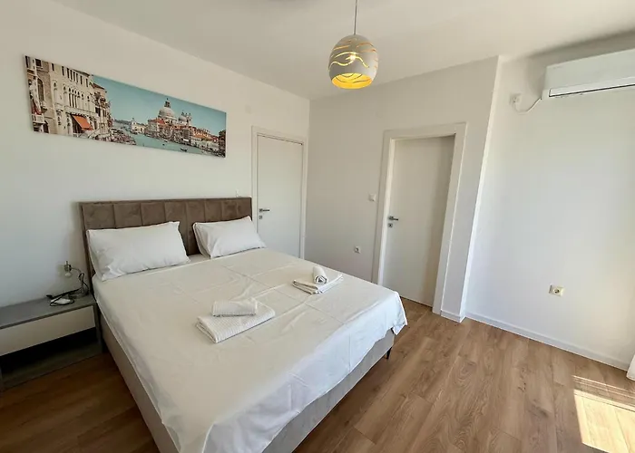 Case de vacanță Modern With Swimming Pool And Sea View *